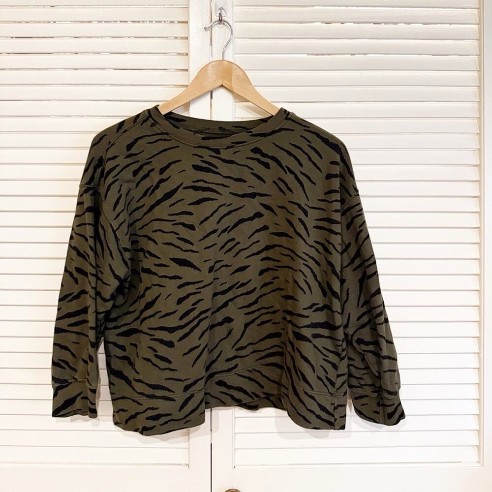 Velvet by Graham & Spencer Green Animal Print Cropped Sweatshirt